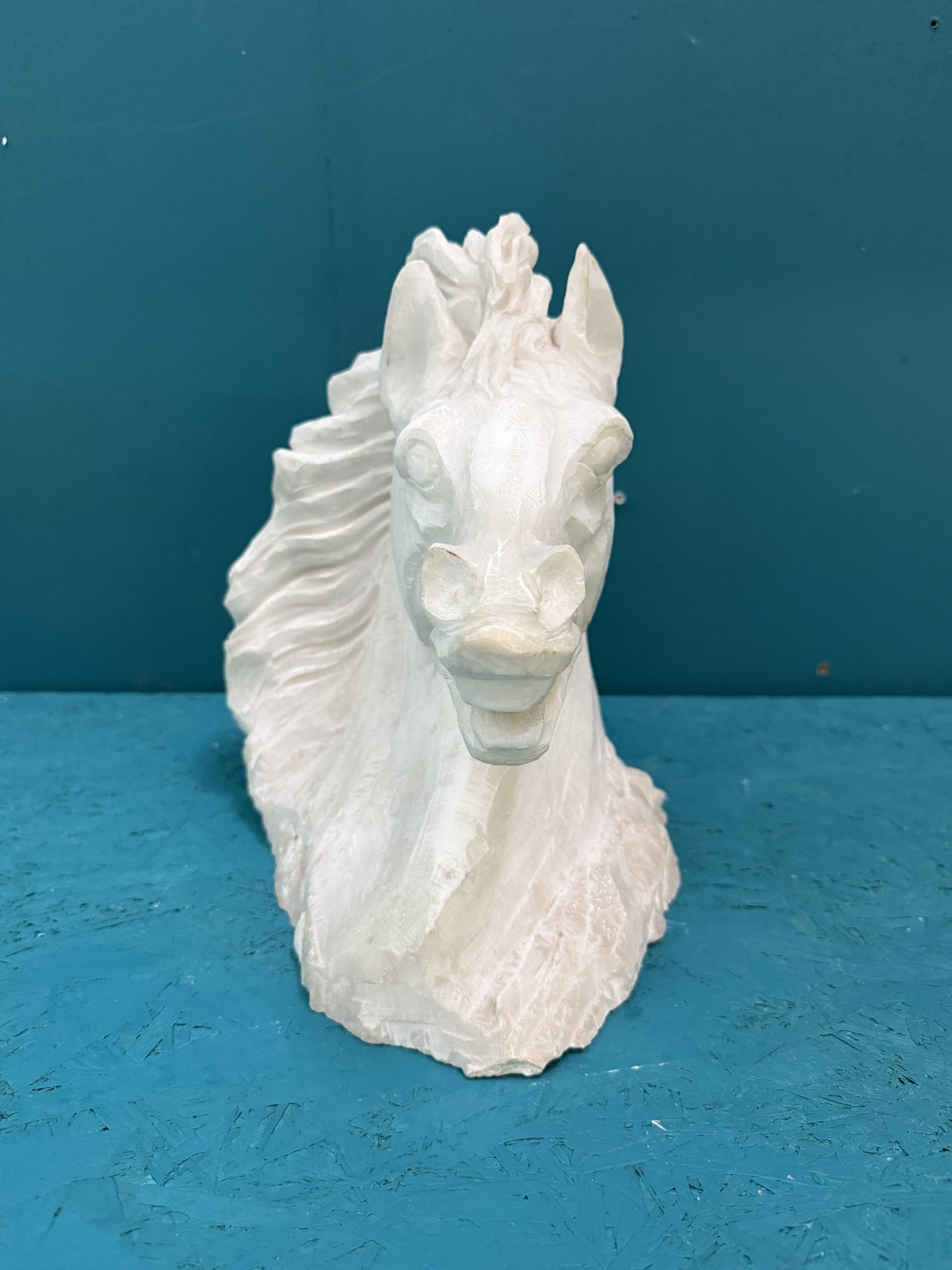 Scultura testa di cavallo in alabastro XX sec, 33x32cm - immagine 4