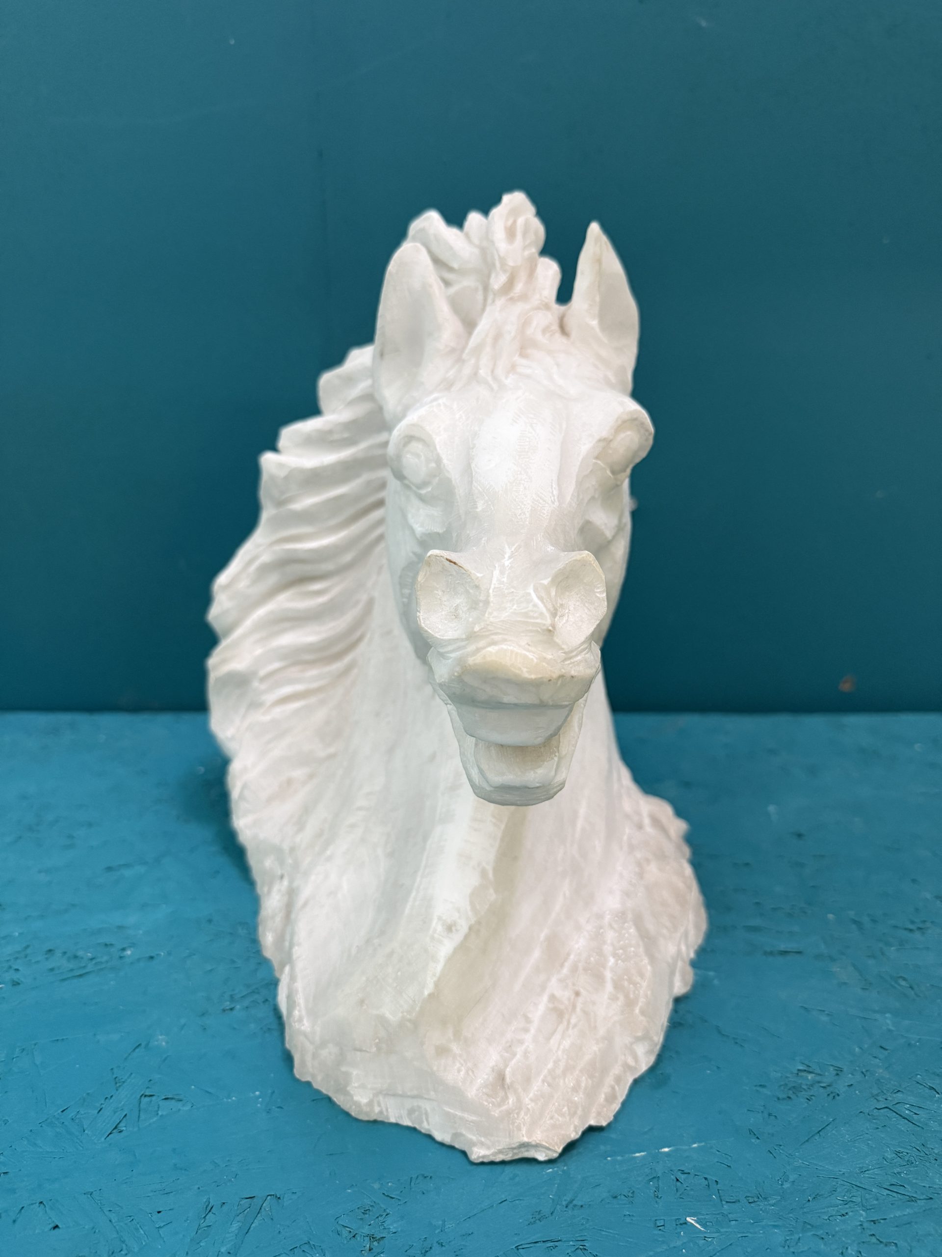 Scultura testa di cavallo in alabastro XX sec, 33x32cm - immagine 5