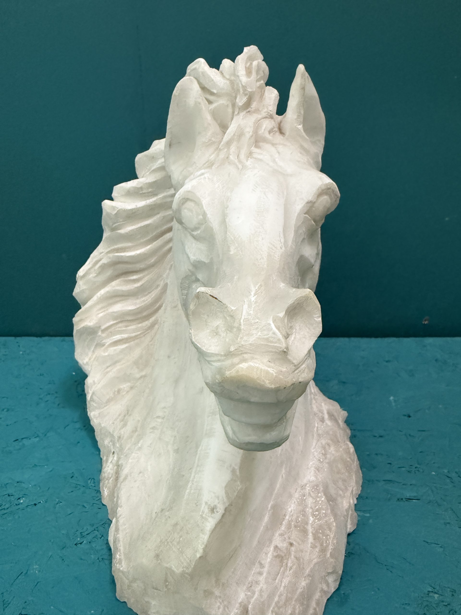 Scultura testa di cavallo in alabastro XX sec, 33x32cm - immagine 6
