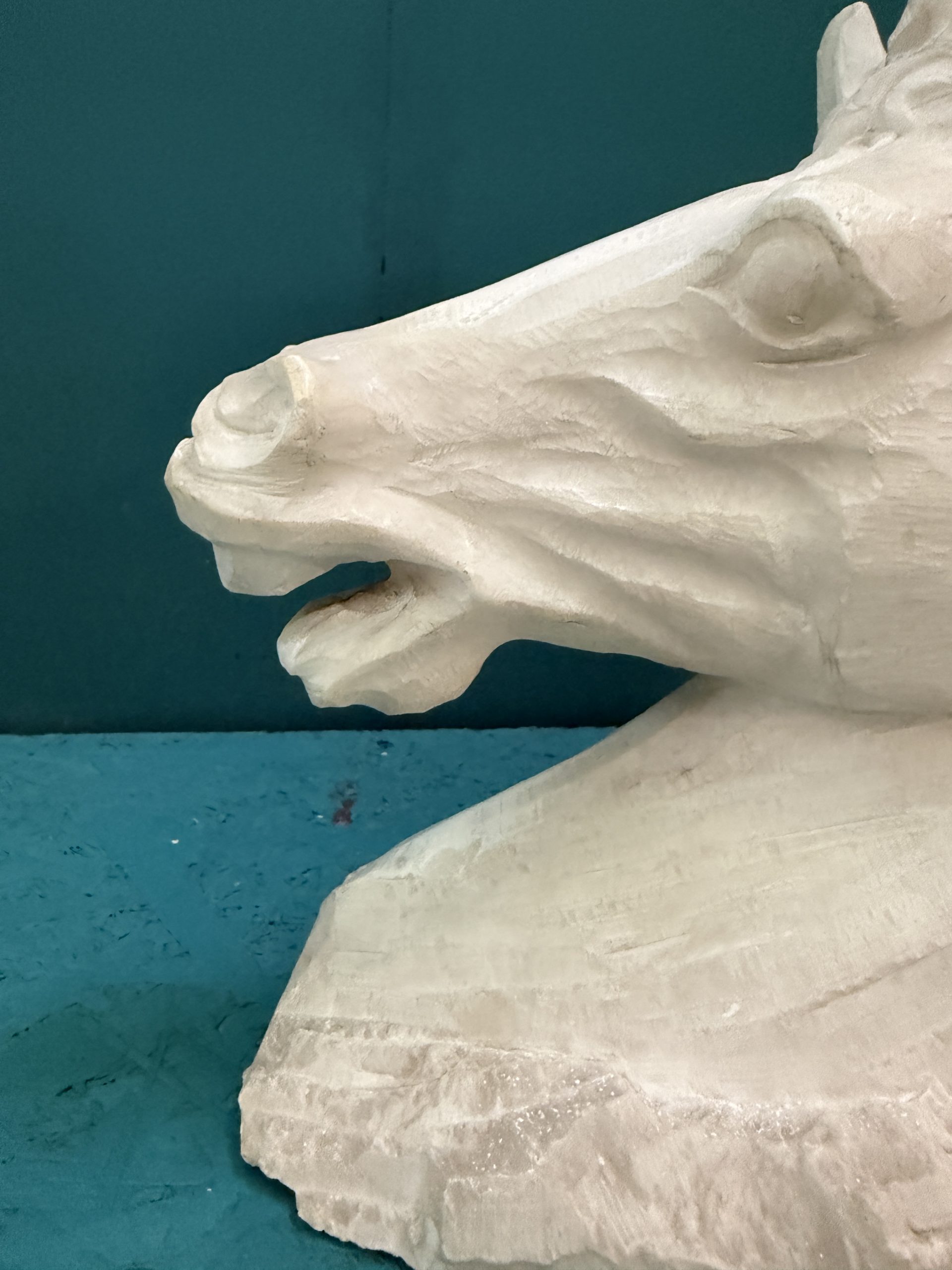 Scultura testa di cavallo in alabastro XX sec, 33x32cm - immagine 8