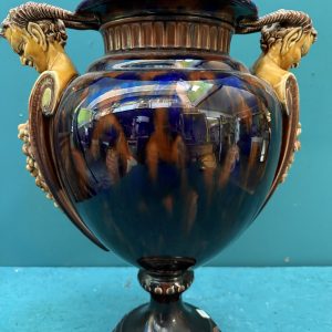 Alternative view of Antico vaso ad urna in maiolica Francia fine XIX sec, con satiri ed uva, 50x40cm