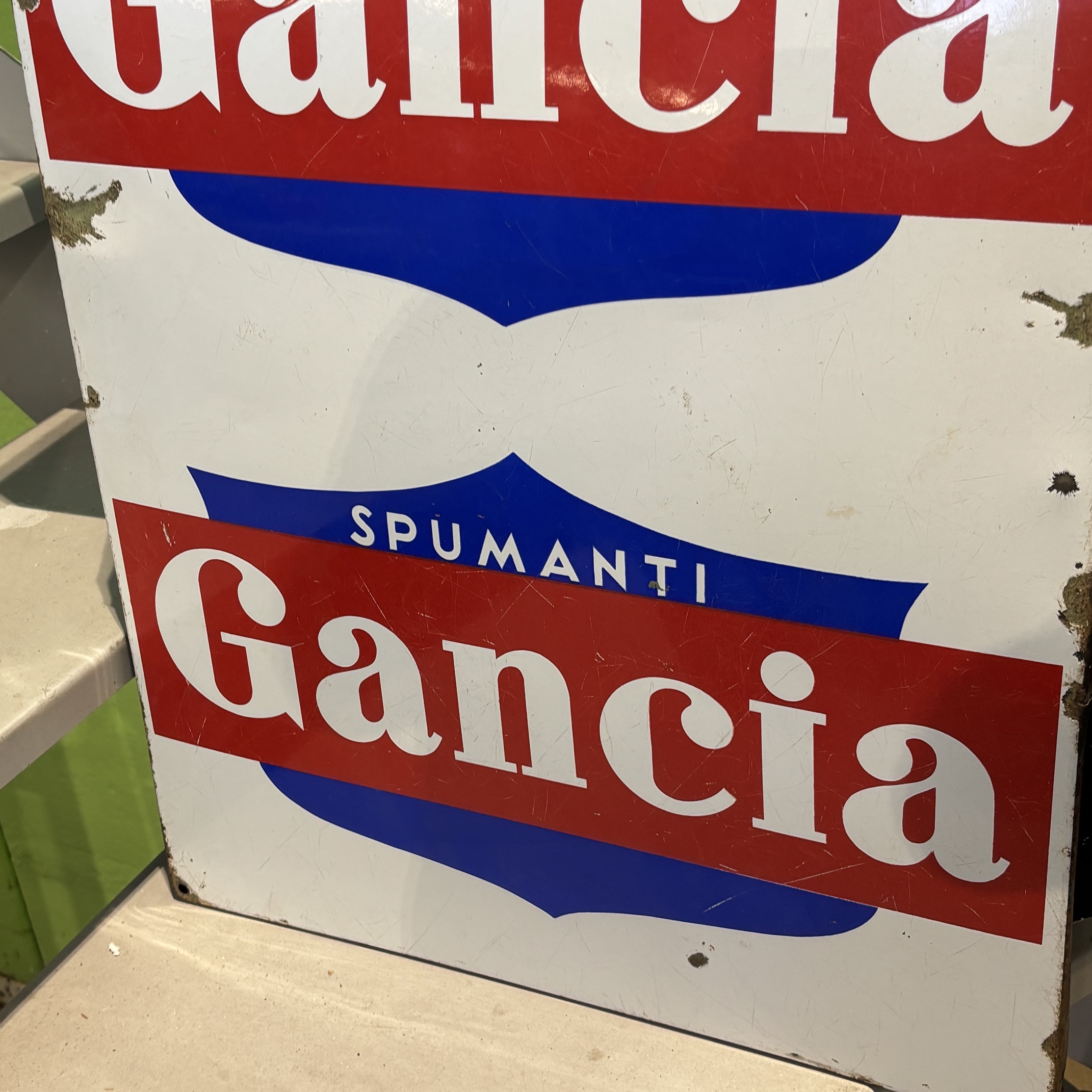 Antica e targa pubblicitaria in ferro Gancia spumanti e Vermouth . Anni 40 . Usure normali . mis 80 x 58 cm . - immagine 3