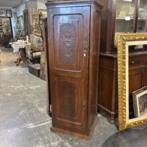 Alternative view of Antica credenza libreria colonna  classificatore Liberty in noce. 1920 Mis h160 cm 54 x 48
