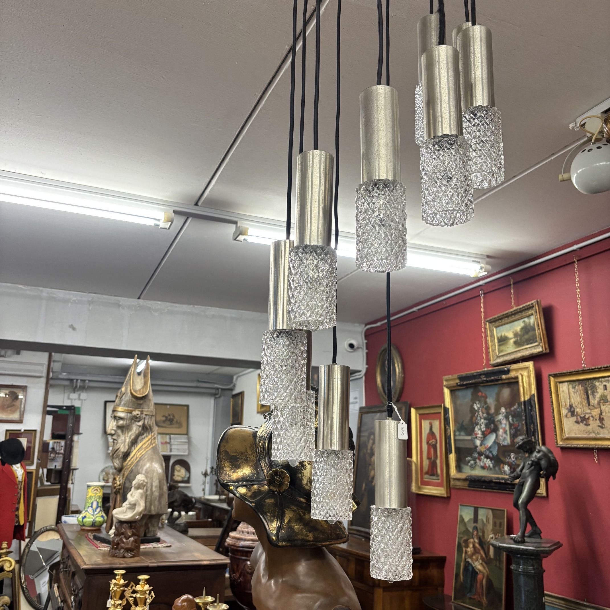 Lampadario Chandelier anni 70 a 10 Luci ondulato metallo e bicchieri vetro. - immagine 2