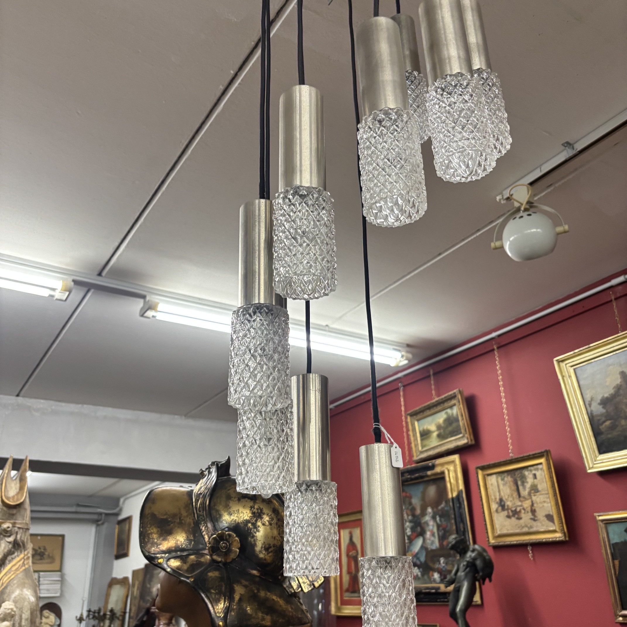Lampadario Chandelier anni 70 a 10 Luci ondulato metallo e bicchieri vetro. - immagine 3