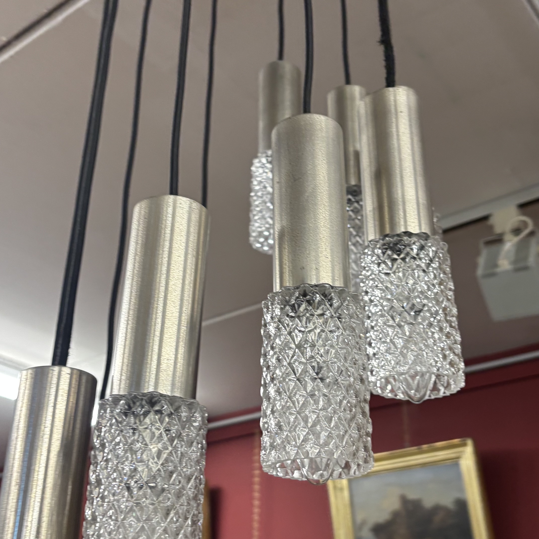 Lampadario Chandelier anni 70 a 10 Luci ondulato metallo e bicchieri vetro. - immagine 5