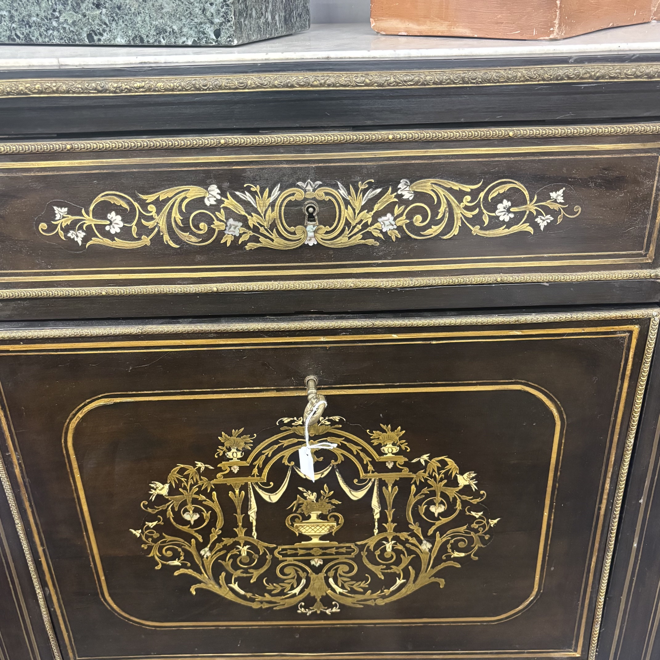 Antico secretaire Napoleone III sec XIX ebano, bronzi e intarsi in ottone e madreperla. Mis H cm 135 L 73 prof cm 35 - immagine 2