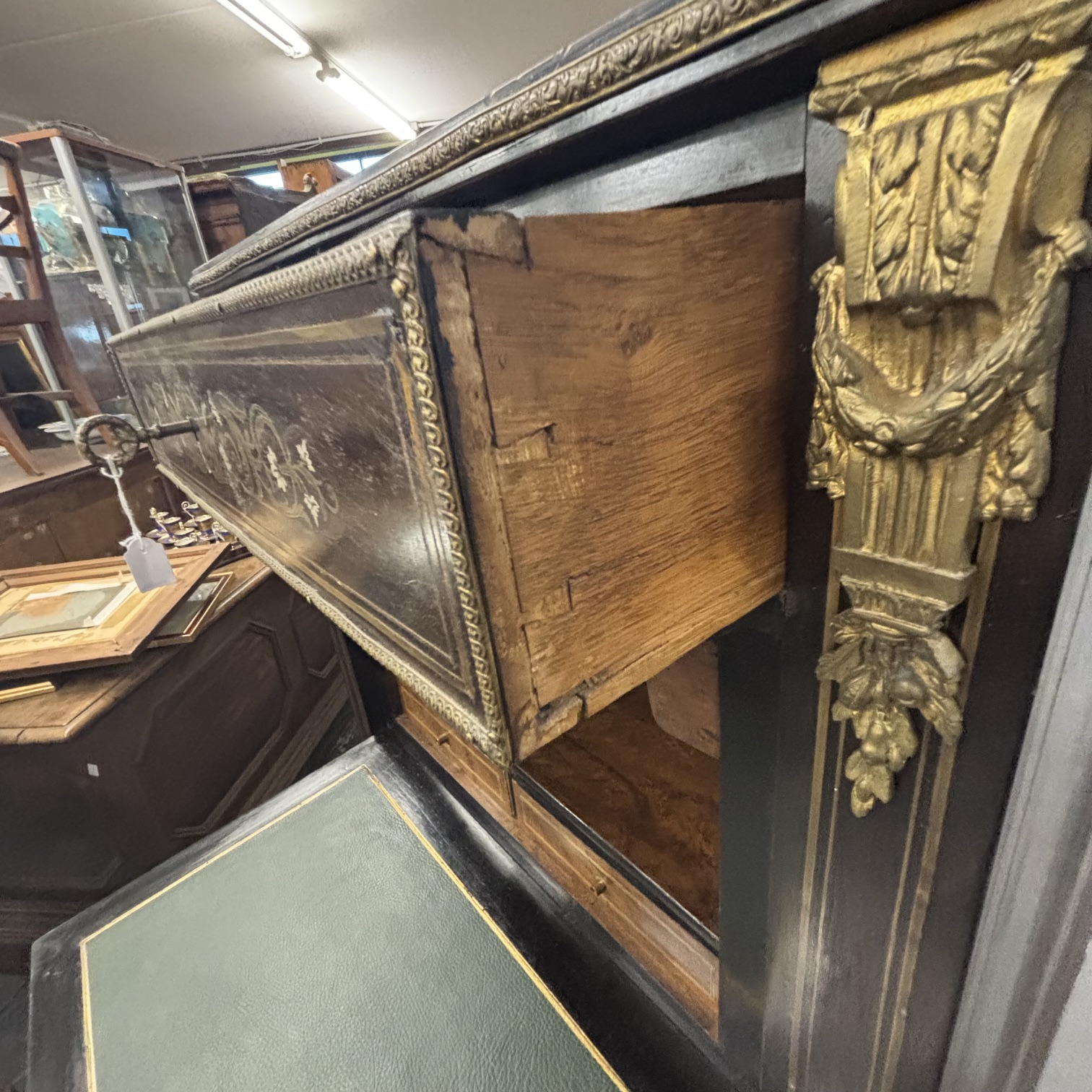 Antico secretaire Napoleone III sec XIX ebano, bronzi e intarsi in ottone e madreperla. Mis H cm 135 L 73 prof cm 35 - immagine 13