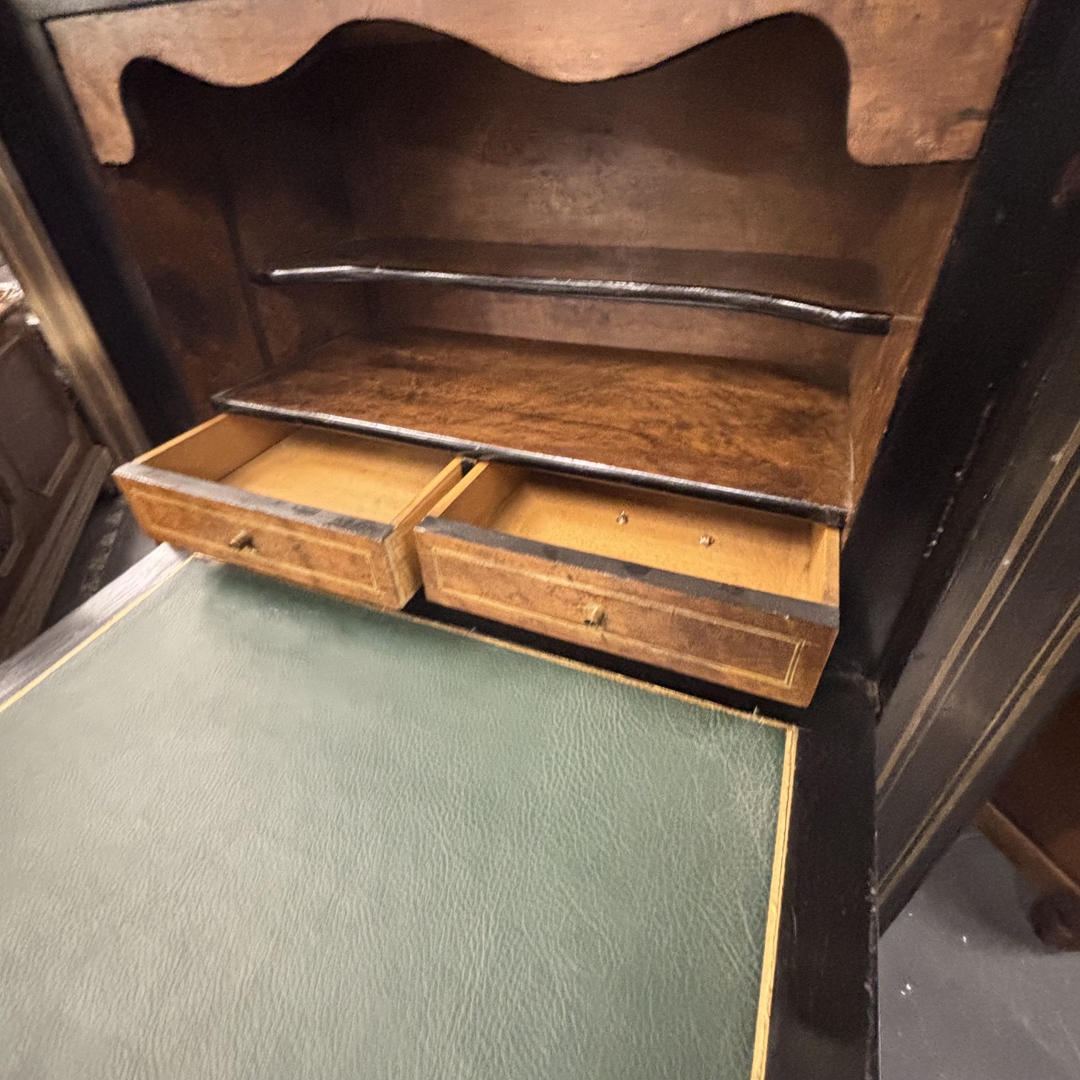Antico secretaire Napoleone III sec XIX ebano, bronzi e intarsi in ottone e madreperla. Mis H cm 135 L 73 prof cm 35 - immagine 14
