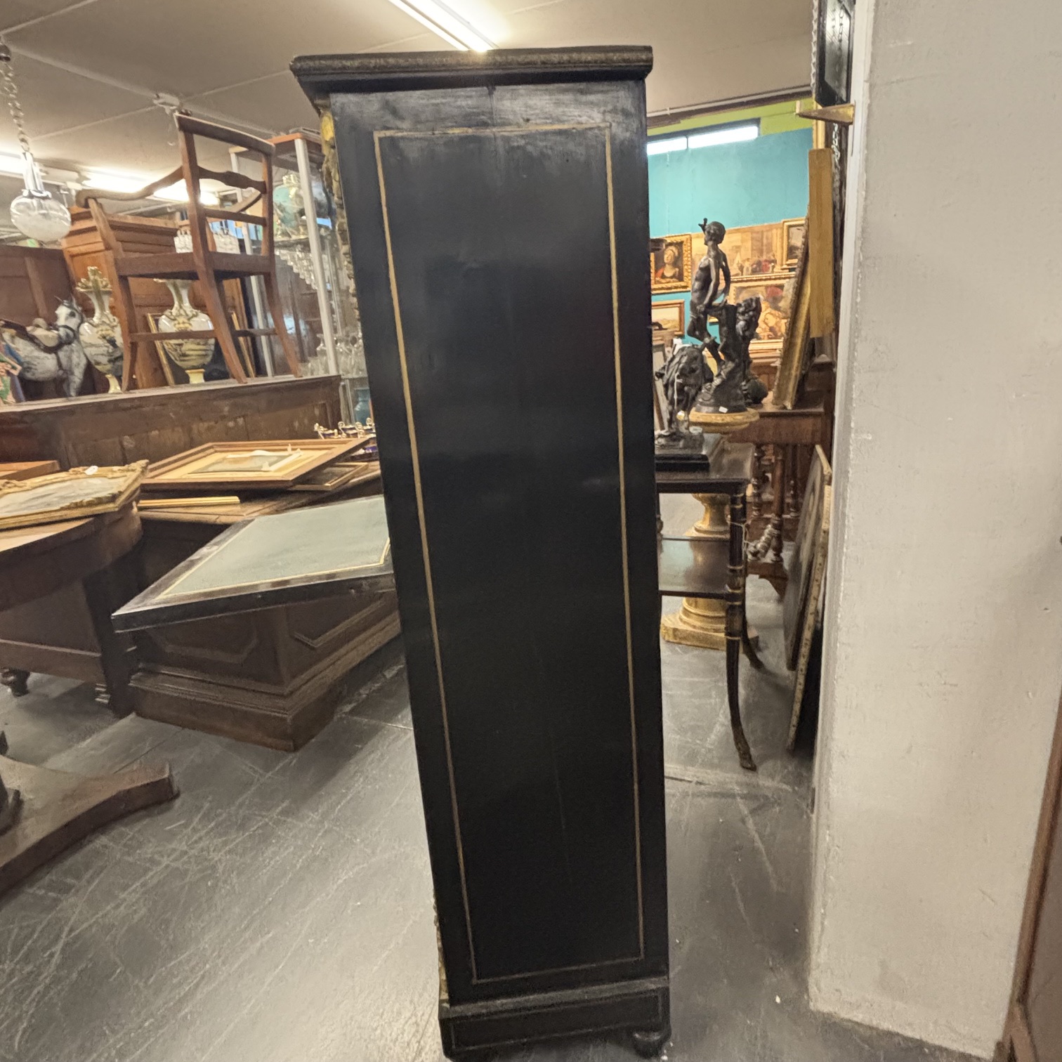 Antico secretaire Napoleone III sec XIX ebano, bronzi e intarsi in ottone e madreperla. Mis H cm 135 L 73 prof cm 35 - immagine 15