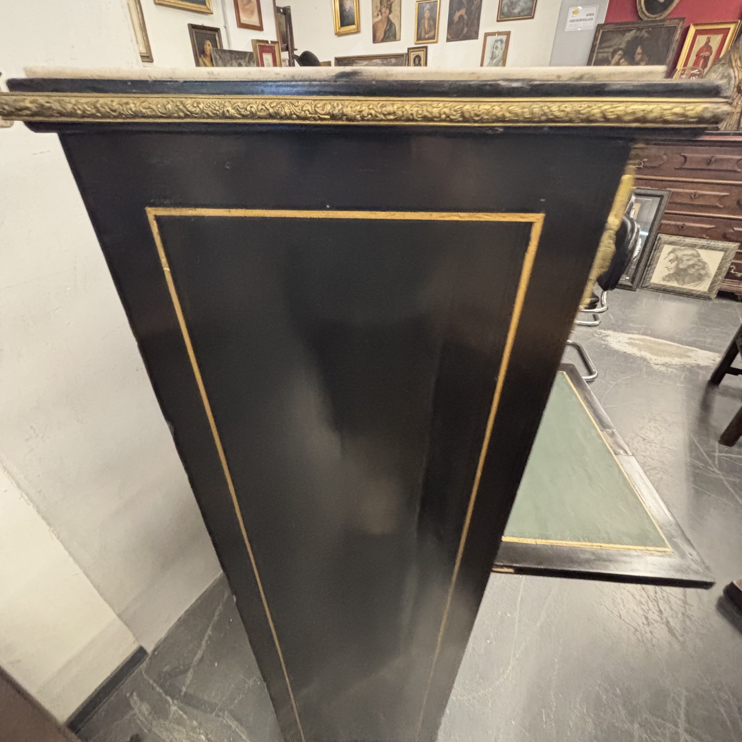 Antico secretaire Napoleone III sec XIX ebano, bronzi e intarsi in ottone e madreperla. Mis H cm 135 L 73 prof cm 35 - immagine 18