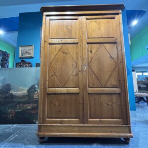 Alternative view of Antico armadio Guardaroba toscano Senese 1850 a rombi. Restaurato mis H214 Prof cm 62 Larghezza cm 145