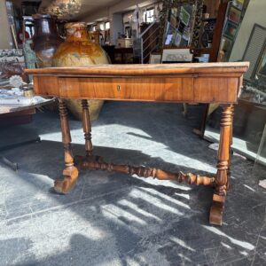 Antico tavolinetto da salotto Carlo X noce primi 800 da restaurare . Mis 104 x 61 . h 72