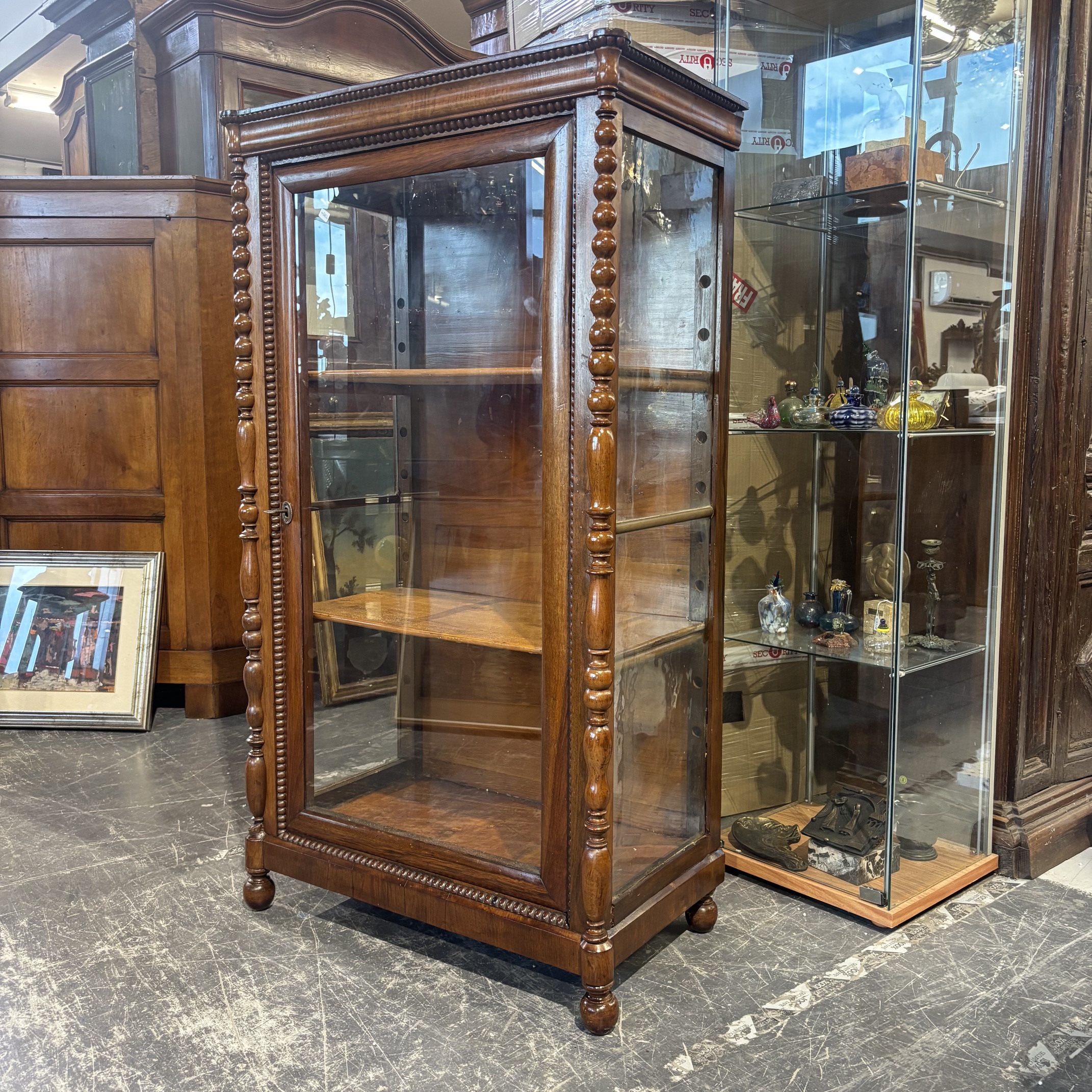 Antica piccola vetrina Libreria Carlo X 1820 in noce massello restaurata. Mis H cm 134 L76 Prof cm 42