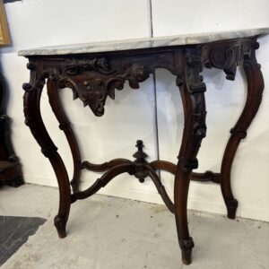 Antica console Luigi Filippo metà 800 noce massello intagliato. Marmo Bardiglio. Mis 112 X 54. Hcm 95