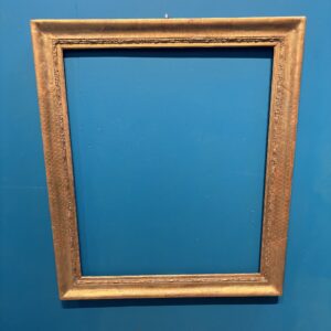 Antica cornice epoca XIX foglia oro con inciso floreale. Mis esterne  cm  92 x 78 (utile cm 77,50 x 64,50)