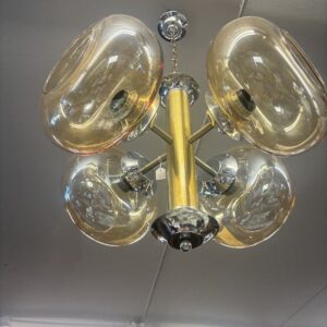 Alternative view of Lampadario Chandelier anni 70 a 4 luci, Con bocce vetro Fumè oro. Struttura cromata e dorata. Mis H cm 37 (+35)L cm 50