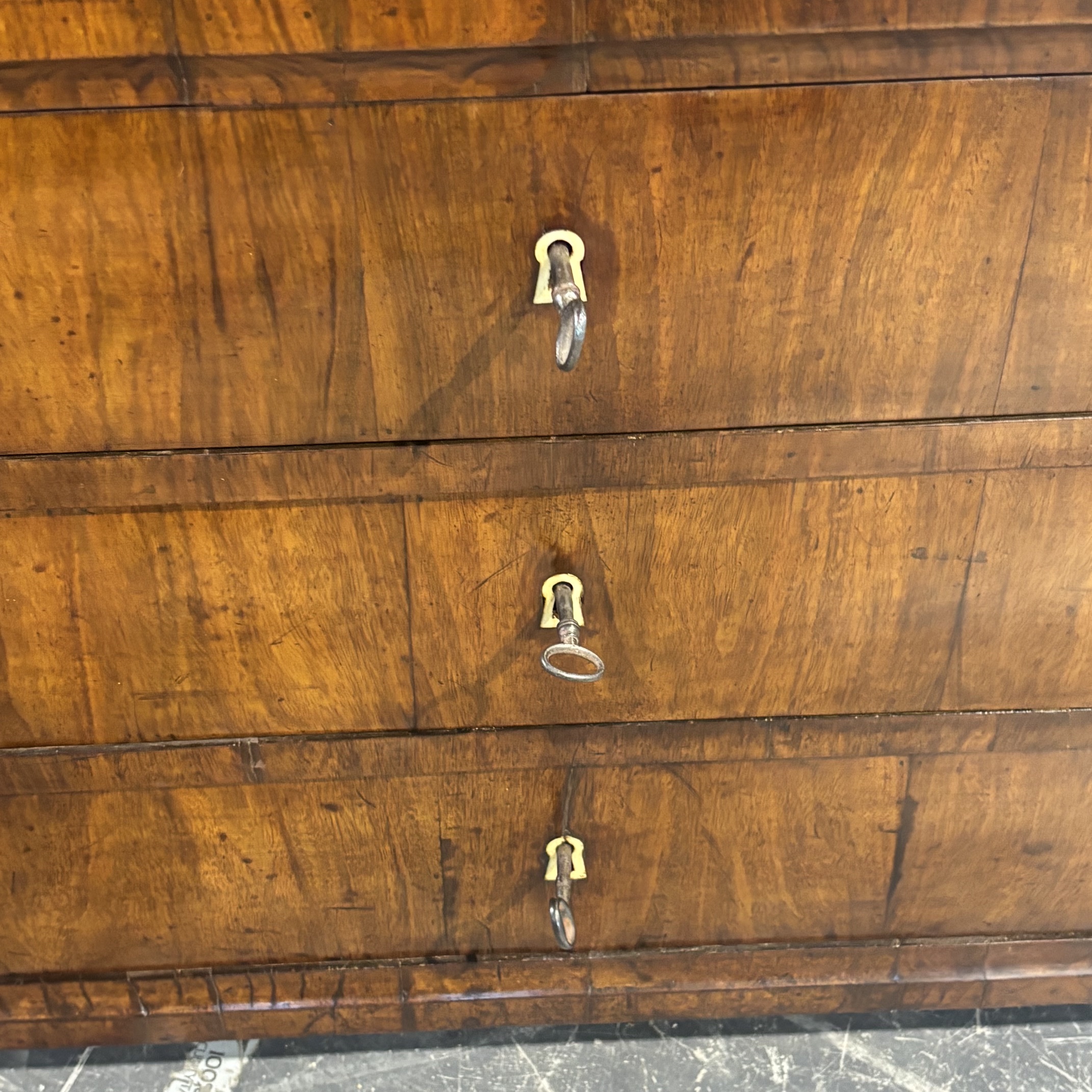 Antico splendido secretaire ribalta 1830 Carlo X Emilia noce e ciliegio. Restaurato. Mis H148 L 104 prof 48 - immagine 3