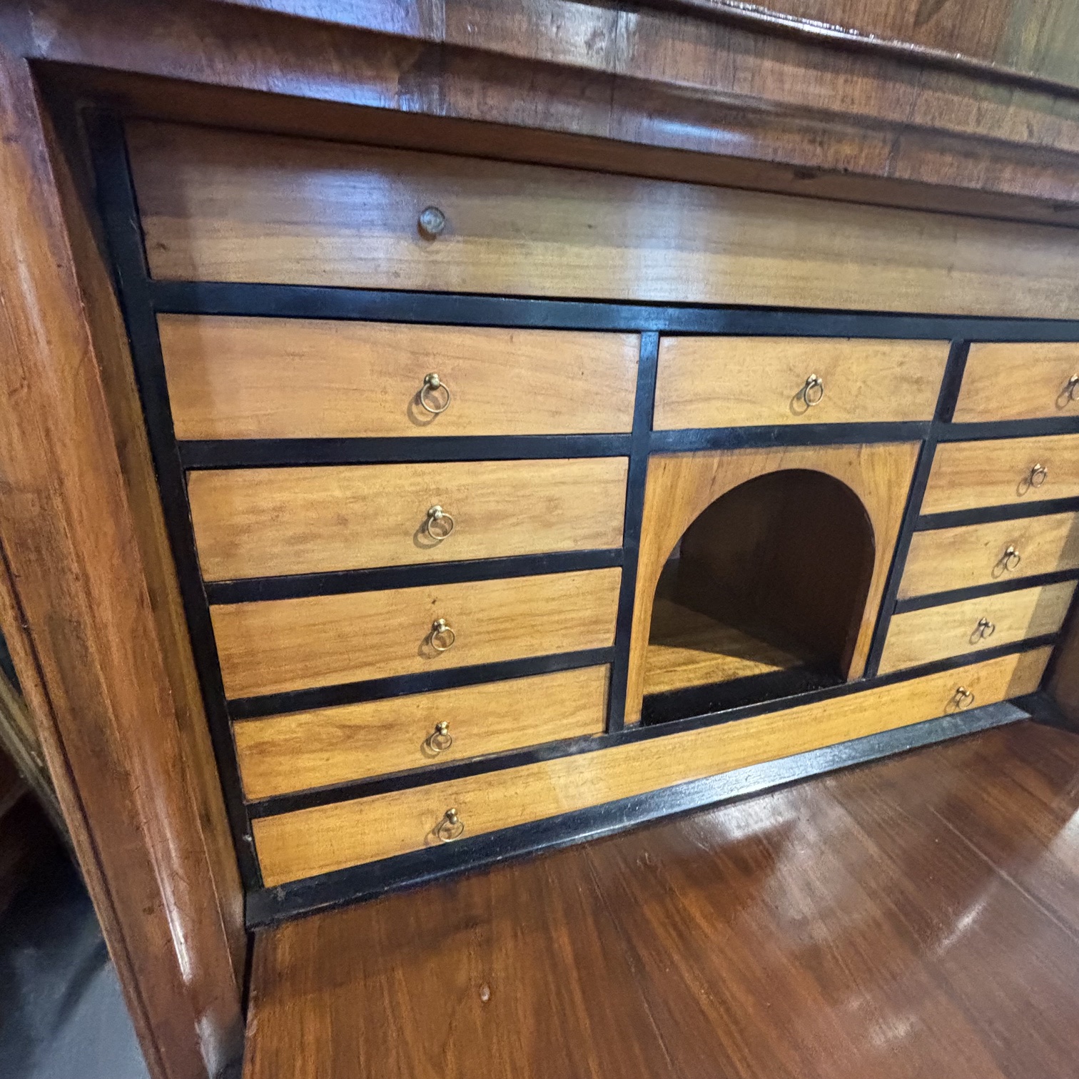 Antico splendido secretaire ribalta 1830 Carlo X Emilia noce e ciliegio. Restaurato. Mis H148 L 104 prof 48 - immagine 9