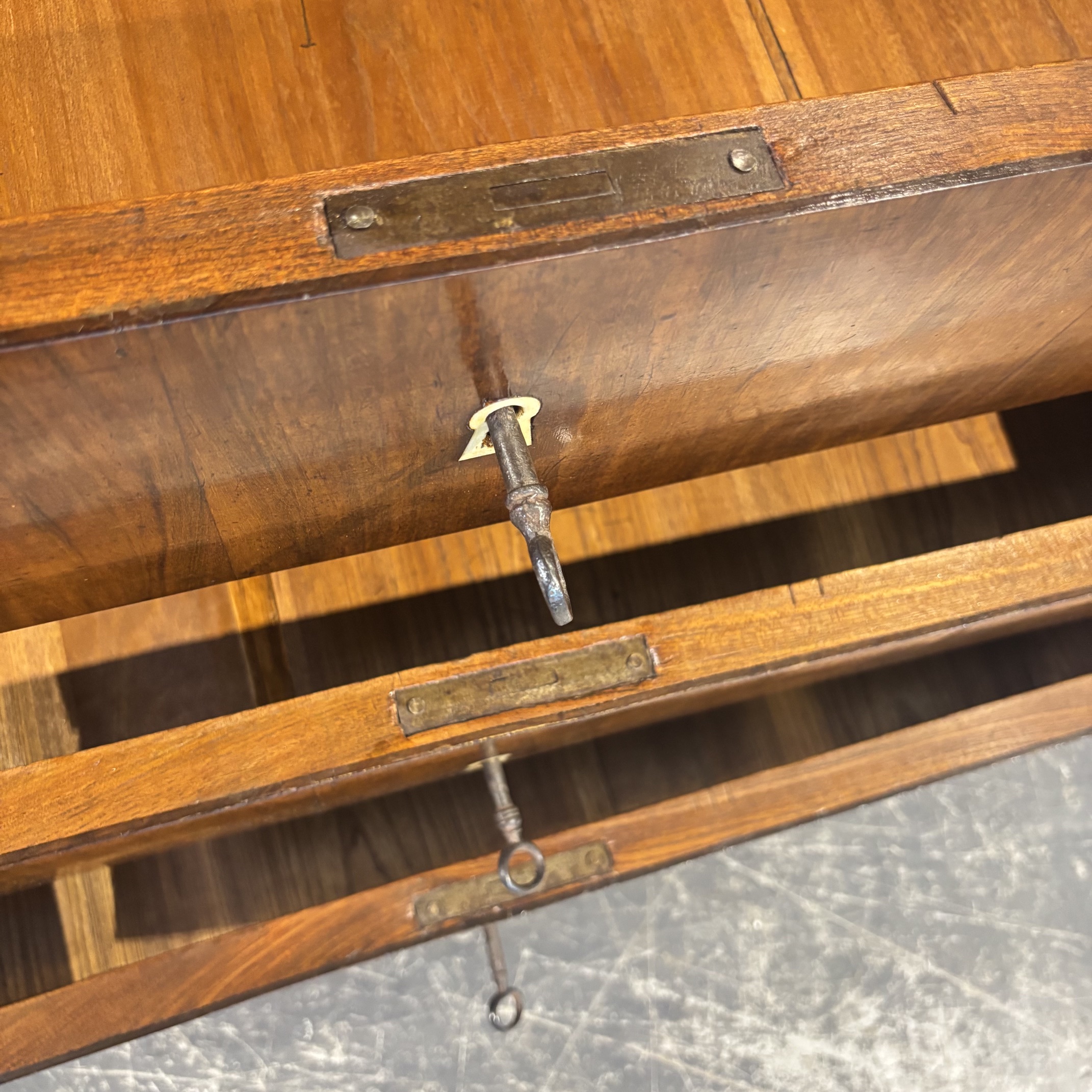 Antico splendido secretaire ribalta 1830 Carlo X Emilia noce e ciliegio. Restaurato. Mis H148 L 104 prof 48 - immagine 16