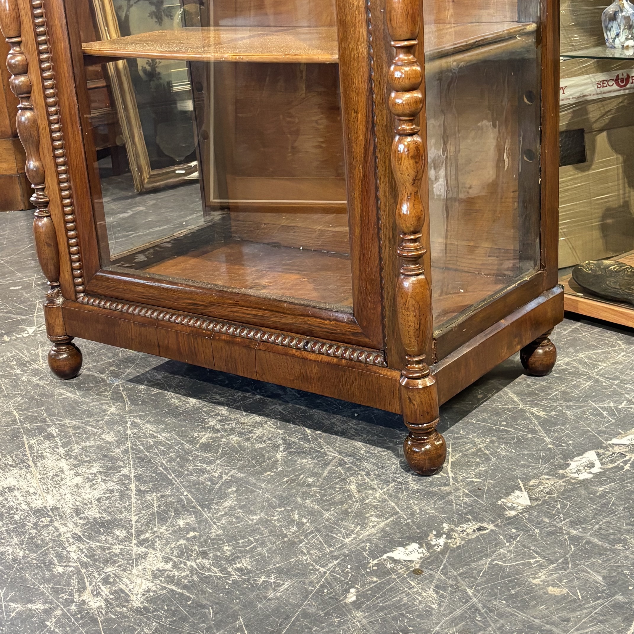 Antica piccola vetrina Libreria Carlo X 1820 in noce massello restaurata. Mis H cm 134 L76 Prof cm 42 - immagine 4