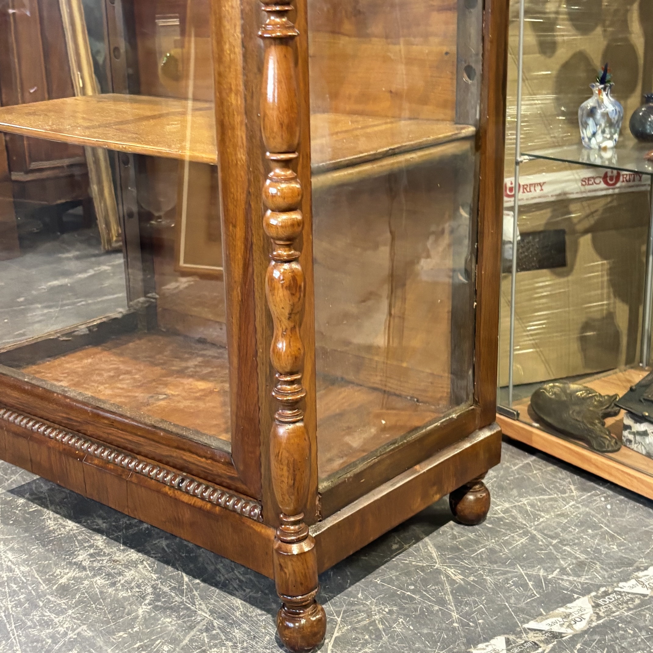 Antica piccola vetrina Libreria Carlo X 1820 in noce massello restaurata. Mis H cm 134 L76 Prof cm 42 - immagine 5