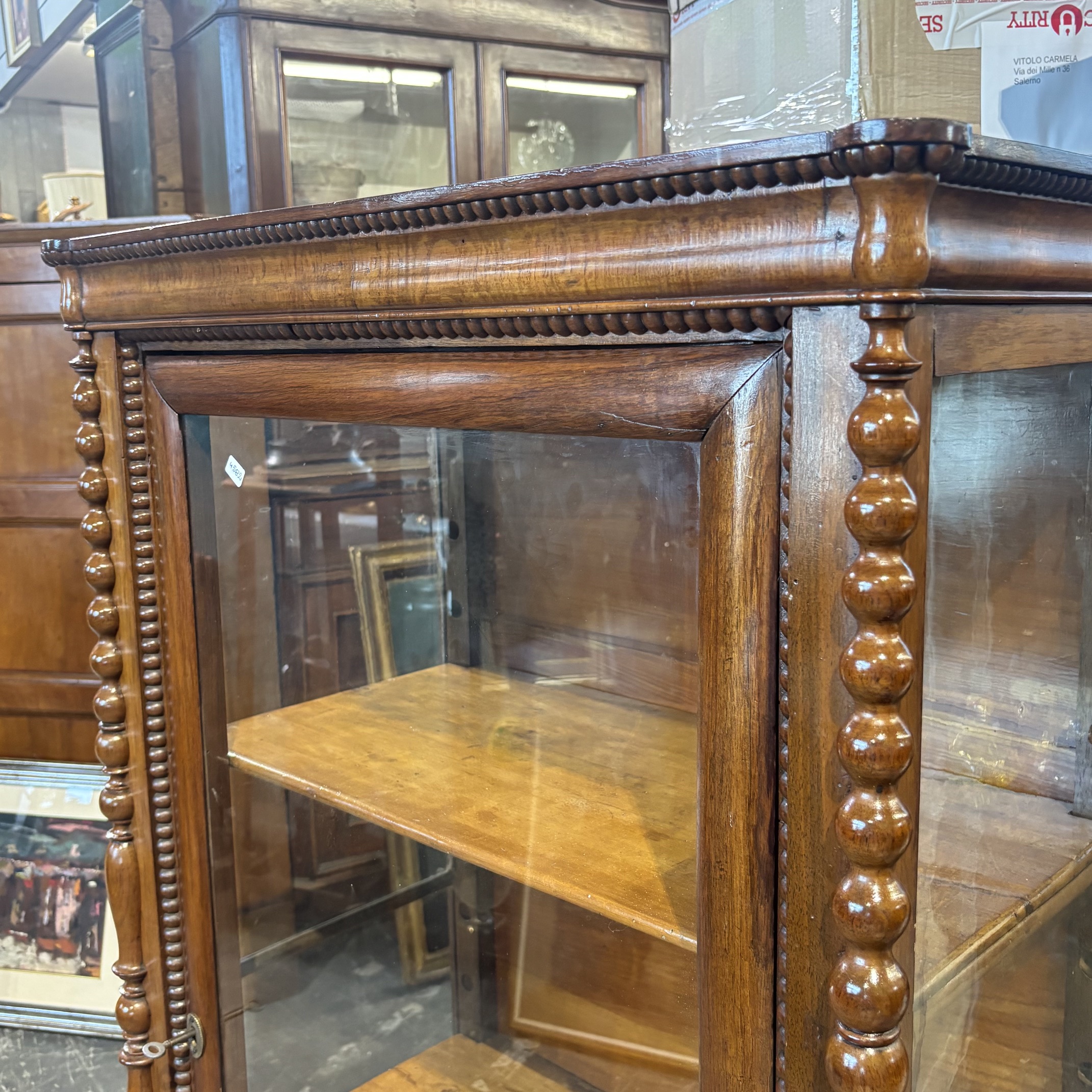 Antica piccola vetrina Libreria Carlo X 1820 in noce massello restaurata. Mis H cm 134 L76 Prof cm 42 - immagine 7