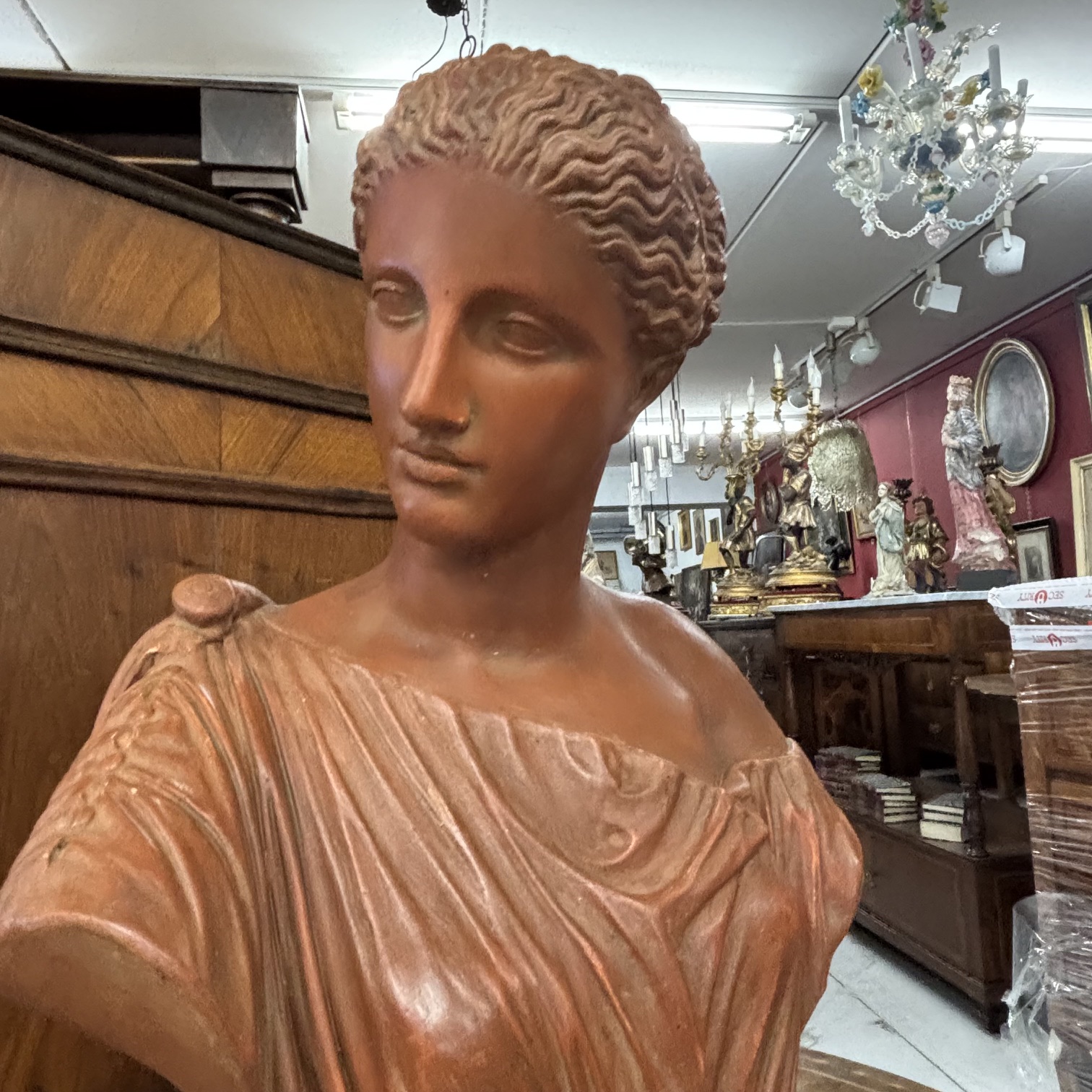 Antica splendida scultura in terracotta patina XIX secolo con base in legno dipinto . Ottimo Mis h cm 52 Largh cm 36 prof cm 20 - immagine 2