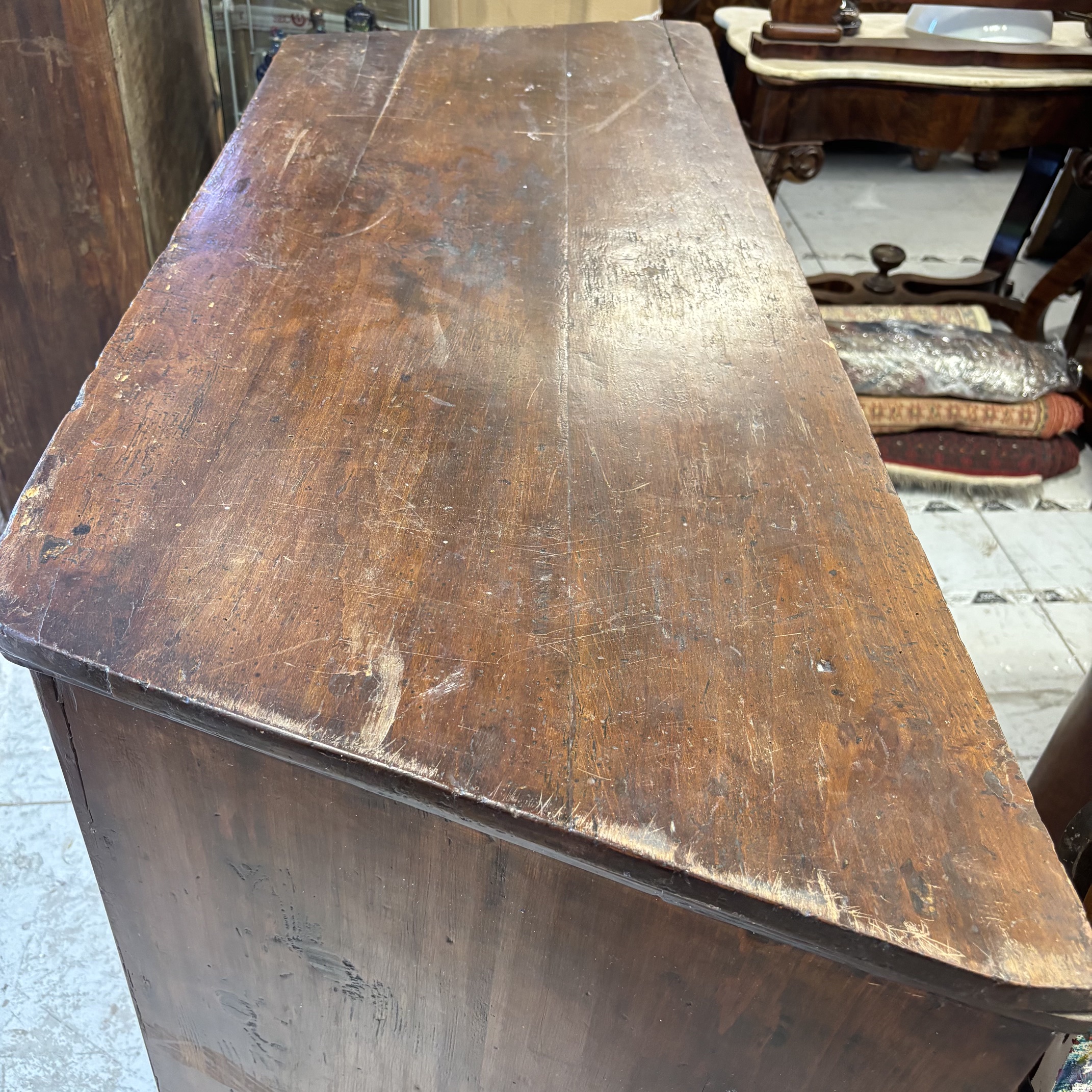 Antica credenza servante scantonata toscana XVIII secolo noce e abete. Mis L 139 prof cm 56 H 108 - immagine 3