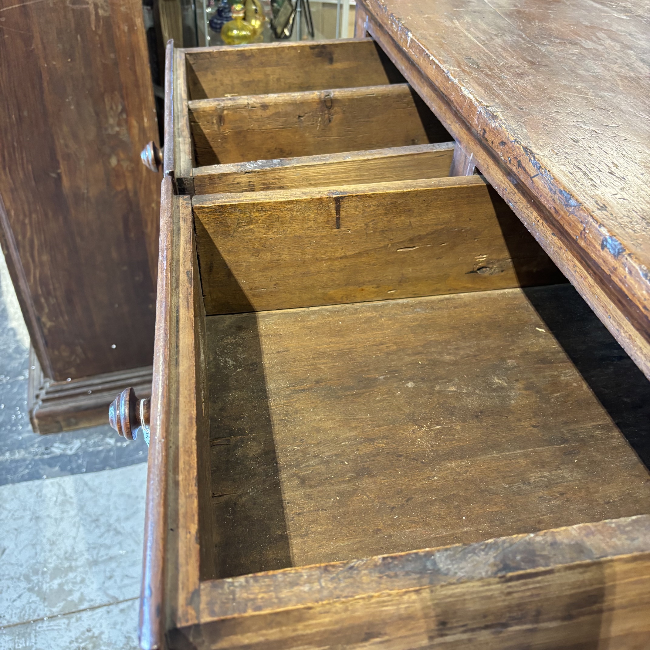 Antica credenza servante scantonata toscana XVIII secolo noce e abete. Mis L 139 prof cm 56 H 108 - immagine 7