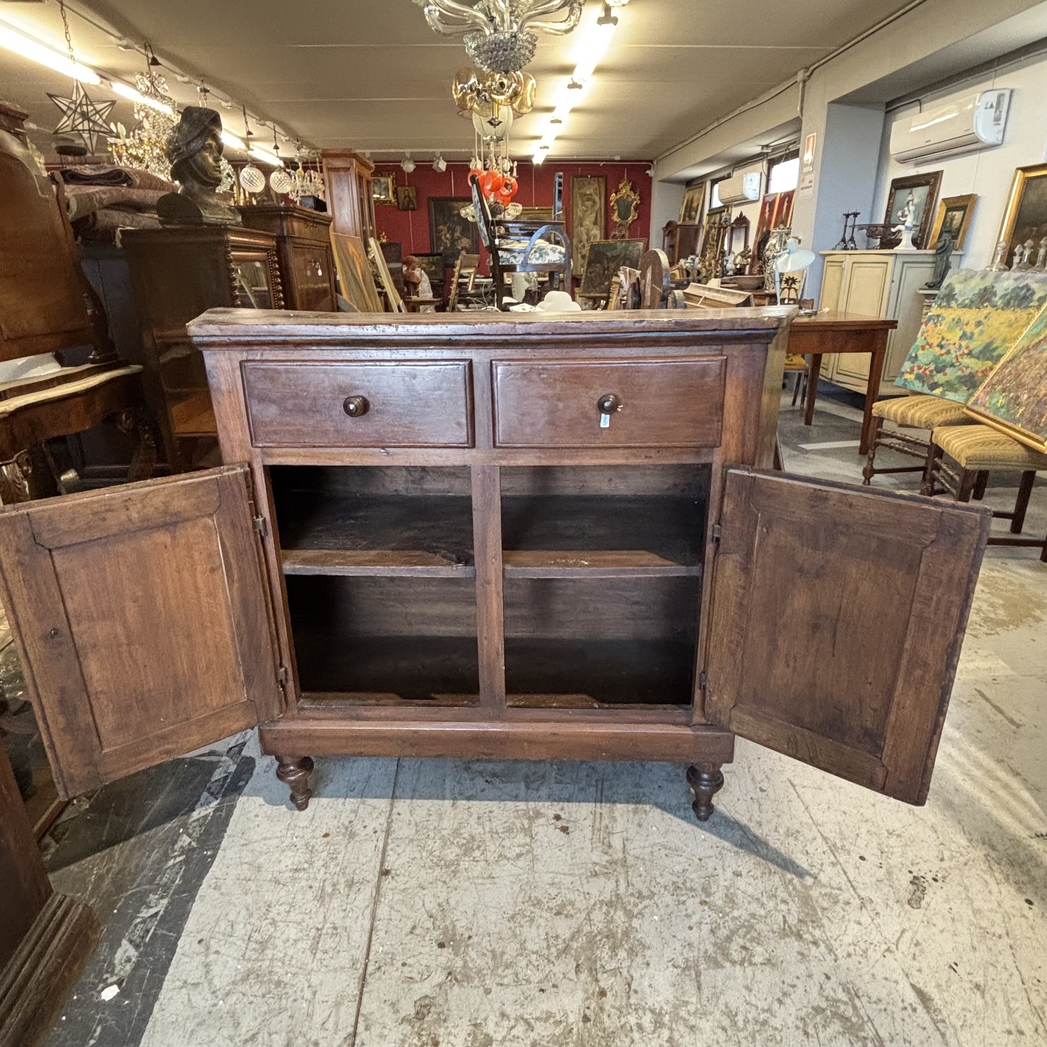 Antica credenza servante scantonata toscana XVIII secolo noce e abete. Mis L 139 prof cm 56 H 108 - immagine 10