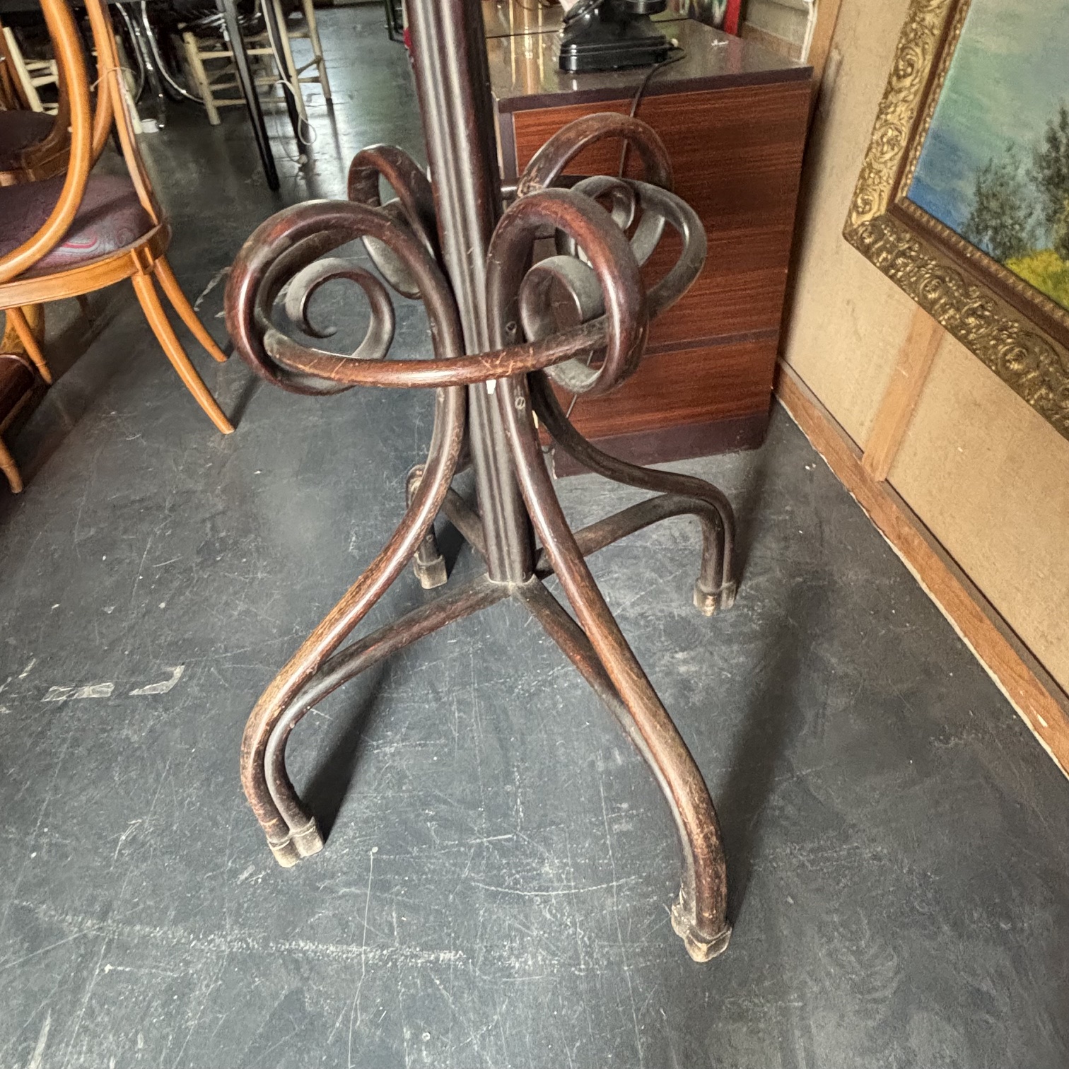 Antico Attaccapanni in legno di faggio Curvato Thonet anni 1940. Mis h cm 195 Larghezza cm 73 - immagine 5